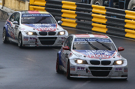 Kristian Poulsen på vej mod titlen i sin BMW 320 i de snævre gader i den tidligere portugisiske koloni Macau.
(Foto: Intercom)